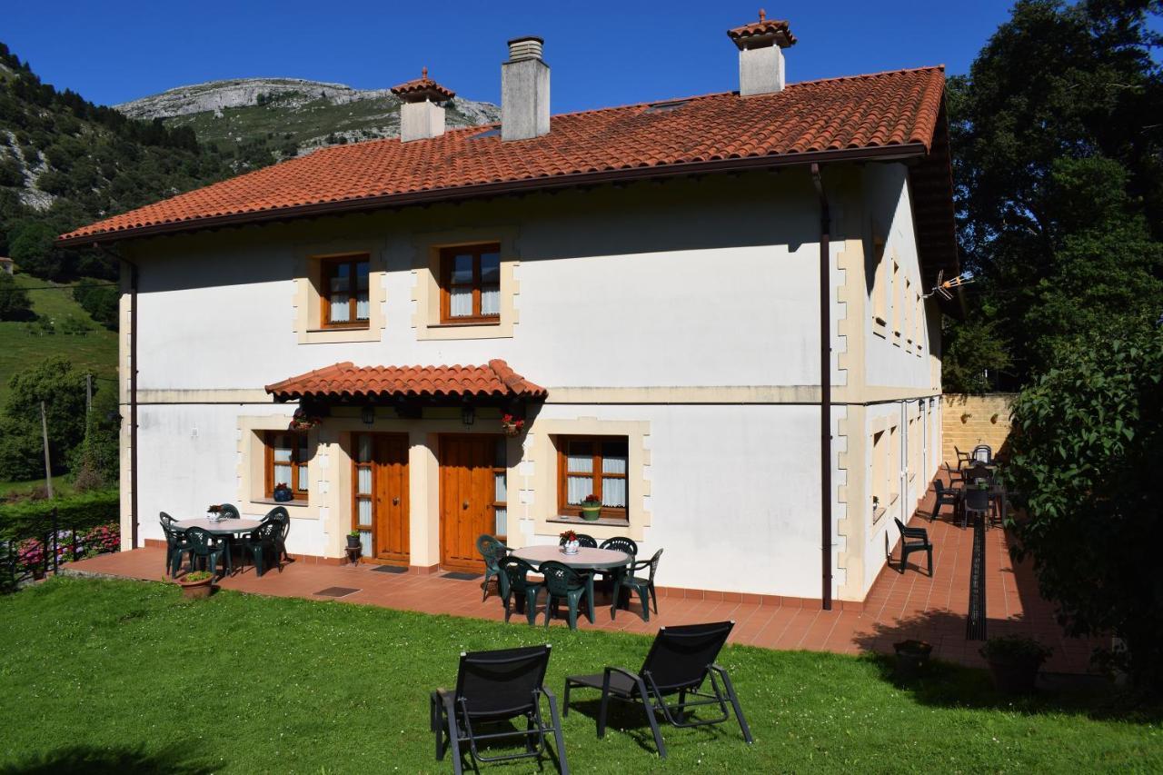 Apartamentos Rurales La Taberna Matienzo Exterior photo