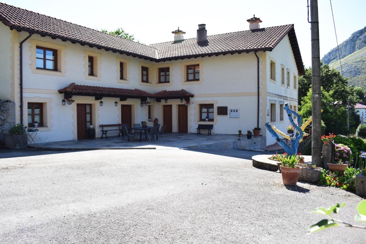 Apartamentos Rurales La Taberna Matienzo Exterior photo